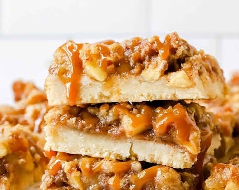 Easy Cinnamon Apple Crisp Bars with Salted Caramel suggested serving