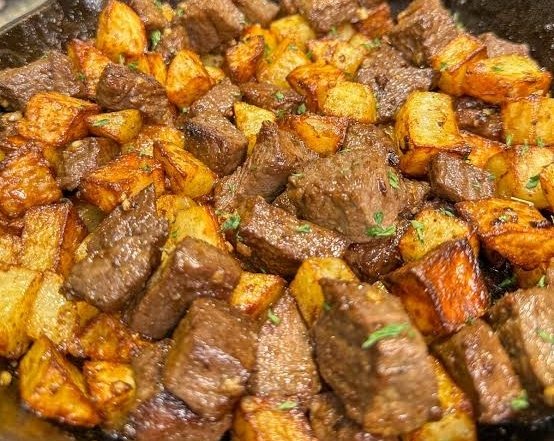 Viral Garlic Butter Steak Bites and Crispy Potatoes suggested serving