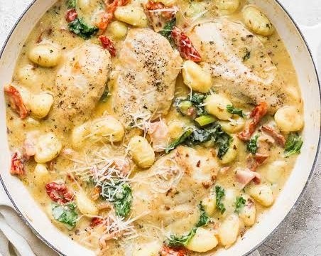 Viral One Pot Creamy Tuscan Chicken Gnocchi Soup suggested serving